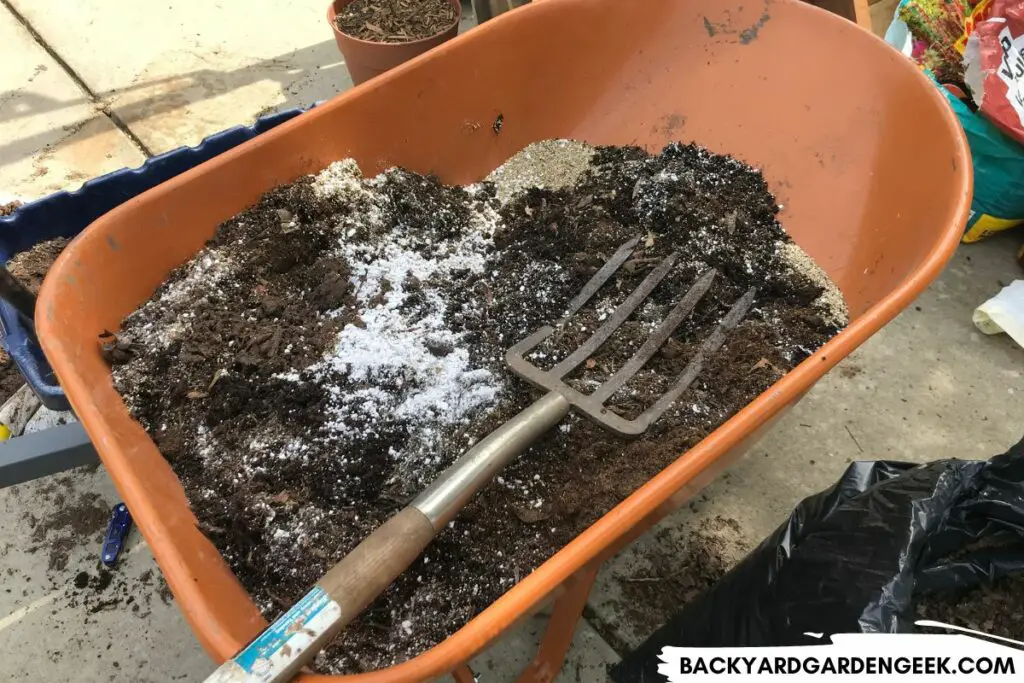 Adding Vermiculite and Perlite to Topsoil