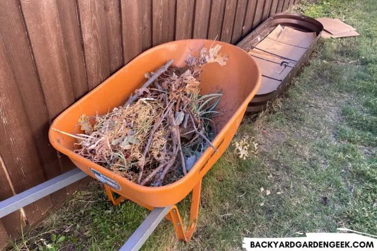 40 Cheap and Easy Ways to Fill Your Raised Garden Beds – Backyard ...
