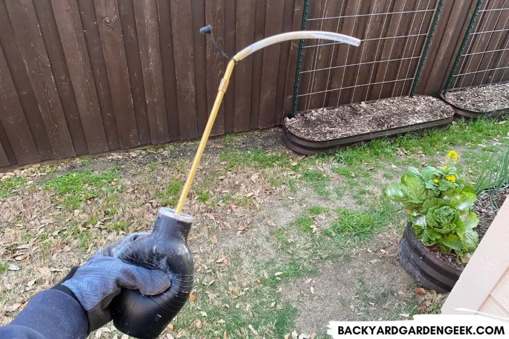 Using a Bulb Duster with Diatomaceous Earth